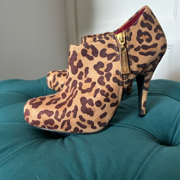 Leopard ๐ print booties size 7 - Picture 1 of 3